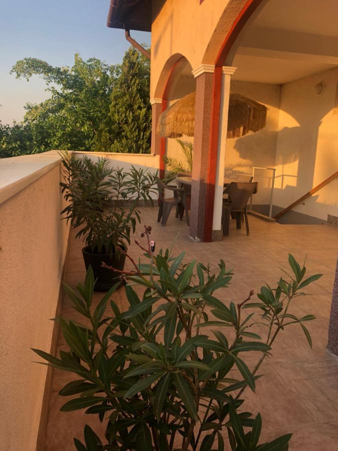 Hotel Gyongy Panzio Velence Exterior foto
